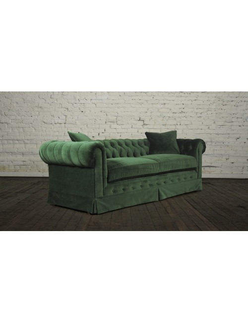 Chesterfield Southampton - klasyczna pikowana sofa z falbaną