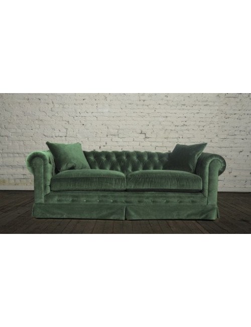 Chesterfield Southampton - klasyczna pikowana sofa z falbaną