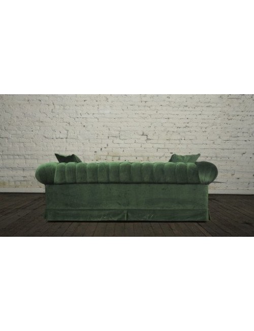 Chesterfield Southampton - klasyczna pikowana sofa z falbaną